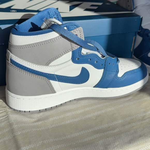 BRAND NEW! Jordan 1 Retro High OG True Blue (GS)- Size 5.5Y - Picture 6 of 8